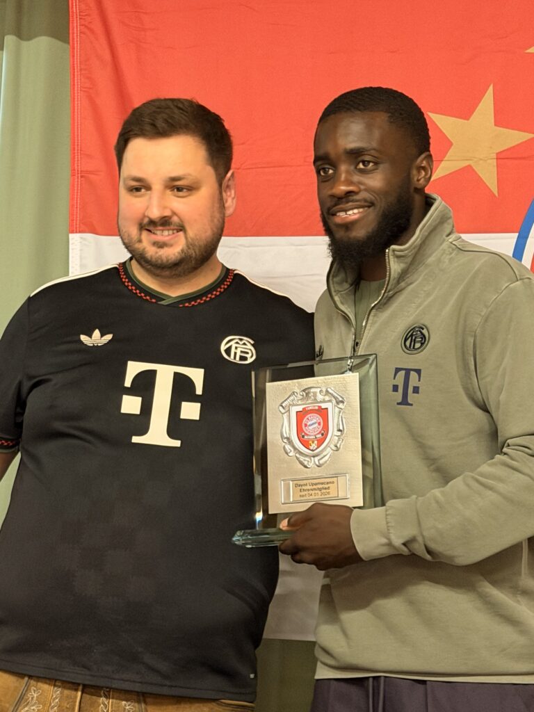 Dayot Upamecano wird Ehrenmitglied im Fanclub Bavaria 4910